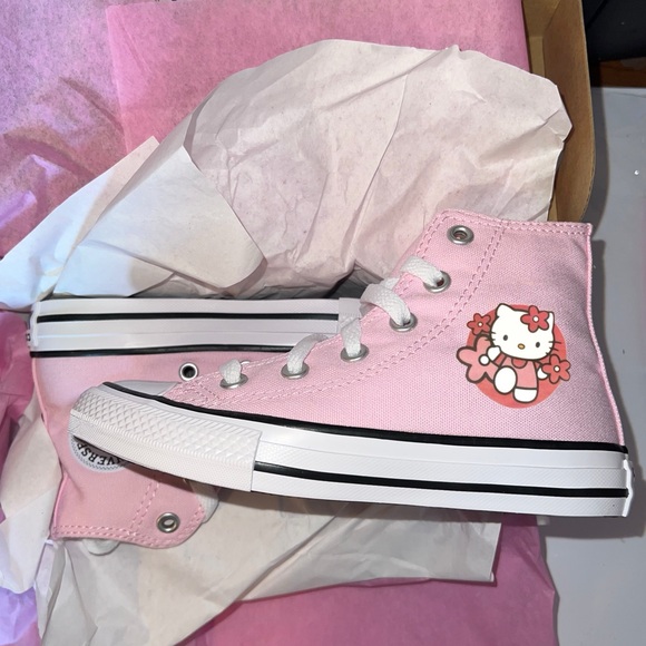 NWT Kids Hello Kitty Sanrio Pink Converse